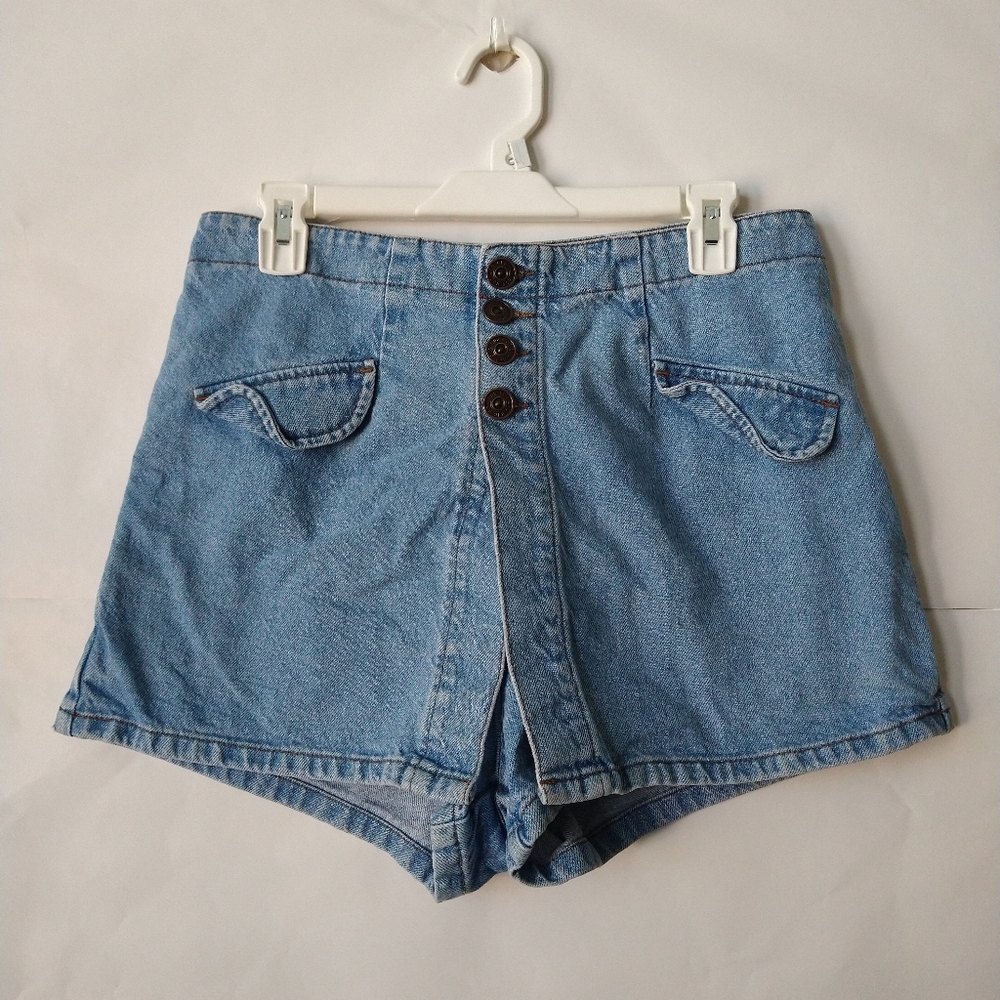 BDG Urban Outfitters Light Washed Shorts S…